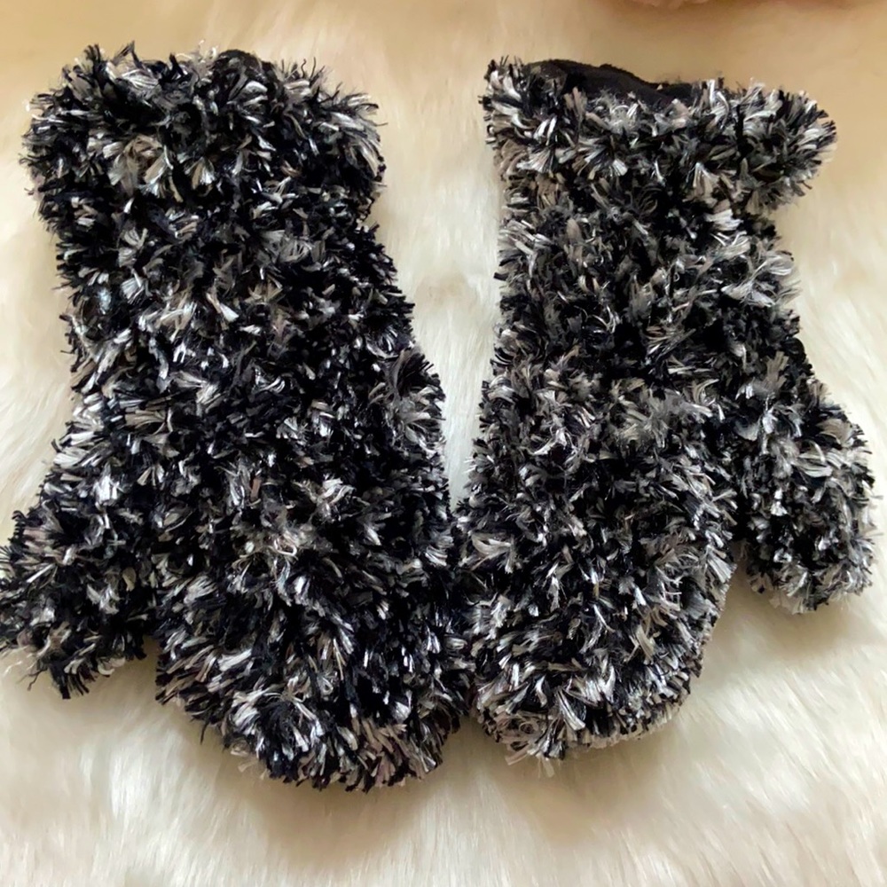 Black & grey fuzzy mitts